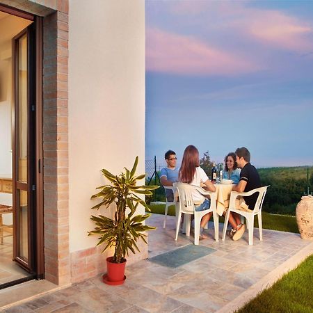 Holiday Resort Contea Dei Ciliegi Pedaso Εξωτερικό φωτογραφία