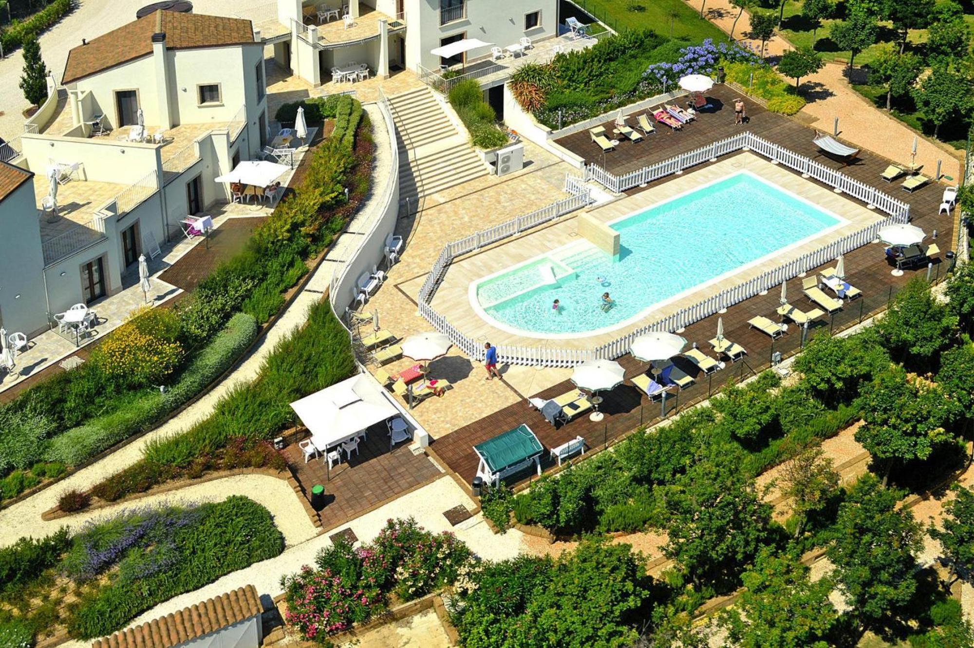 Holiday Resort Contea Dei Ciliegi Pedaso Εξωτερικό φωτογραφία