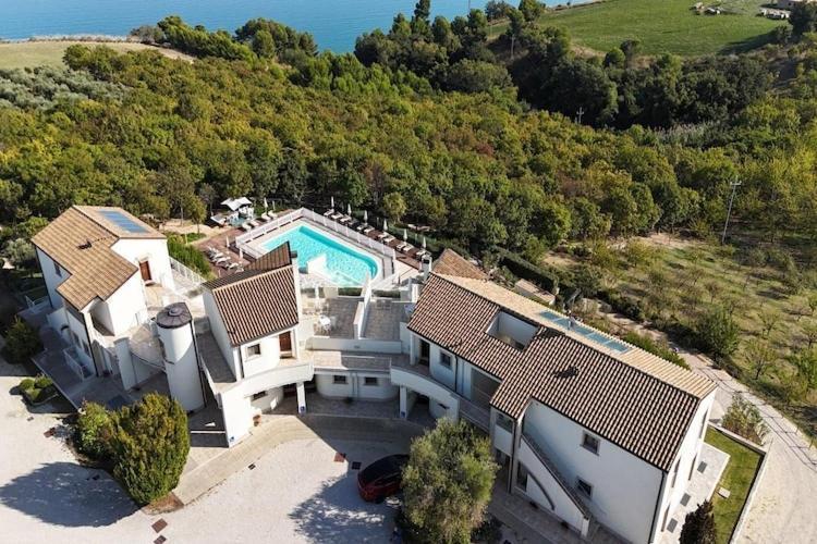 Holiday Resort Contea Dei Ciliegi Pedaso Εξωτερικό φωτογραφία