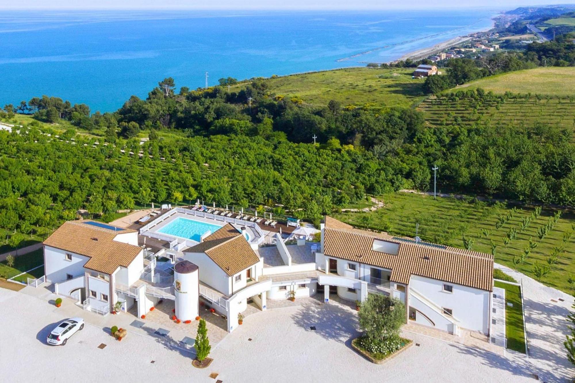 Holiday Resort Contea Dei Ciliegi Pedaso Εξωτερικό φωτογραφία